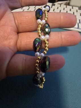 Gold & Iridescent Beaded Stretch Bracelet with Pearl Accents
